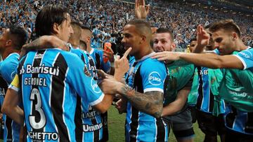 Gremio golpea primero