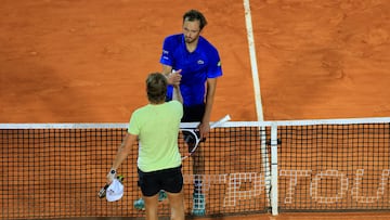 Medvedev se despide de Montecarlo; Tsitsipas, Musetti y Dimitrov avanzan