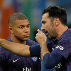 Mbappé llegó tarde y Tuchel lo castigó y lo sentó en el banquillo