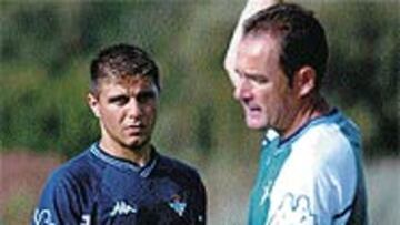 <B>TODOS LO SIGUEN</B>. Joaquín quiere ser la estrella esta noche en el Nuevo Colombino.