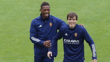 Francho Serrano, junto a Jair, durante un entrenamiento.