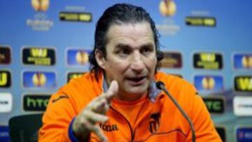 Pizzi, en una rueda de prensa.