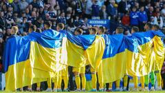 Jugadores de Ucrania antes de jugar con Escocia