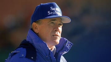 Head coach de Rams (1973-1977, 1992-1994), Bills (1978-1982) y Seahawks (1983-1991). Récord de 186-147, 7-11 en postemporada.