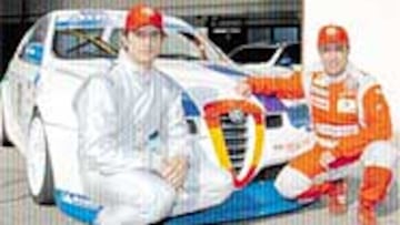 <b>PROTAGONISTAS.</b> Antonio Chacón y Luis Villamil, junto al 147.