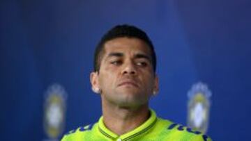 Dani Alves no termina de creerse la salida de Xavi del Bar&ccedil;a.