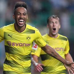 El Dortmund ataca al Milán por presionar a Aubameyang