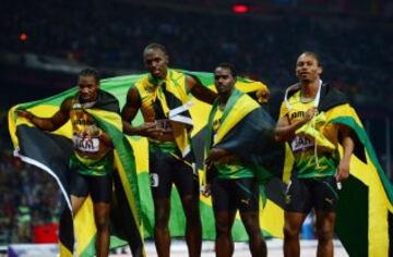 En los Juegos Ol¨ªmpicos de Londres 2012, el 11 de agosto, estableci¨® un nuevo r¨¦cord mundial en el relevo 4x100 con registro de 36,84. Adem¨¢s super¨® el r¨¦cord ol¨ªmpico en los 100 metros lisos tras ganar la final con un tiempo de 9,63, estableciendo la segunda mejor marca de la historia, y tambi¨¦n triunf¨® en los 200m, siendo el primer atleta en ganar la medalla de oro ol¨ªmpica en dos juegos consecutivos en ambas pruebas. En la imagen el equipo de Jamaica integrado por Yohan Blake, Usain Bolt, Nesta Carter y Michael Frater.