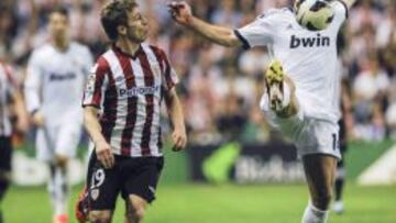 Xabi Alonso, ante Muniain.