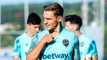 Dani Gómez en su primer entrenamiento con el Levante.