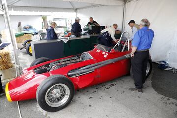 Tercera edición de la reunión y exhibición de automóviles clásicos en el circuito del Jarama

