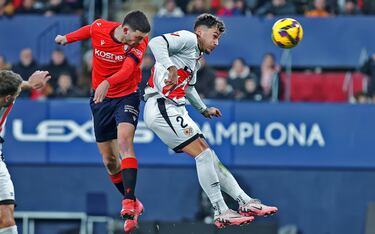 El lateral derecho del Rayo está en uno de sus mejores momentos. Se encargó de frenar el peligro por su banda y le dio un pase a Camello para que el delantero abriera el marcador en El Sadar.