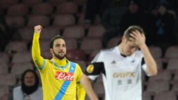 Higuaín celebra su gol.