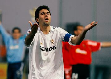 El actual, y exitoso, entrenador del Juvenil A lleg¨® a la cantera blanca como jugador con 18 a?os y pas¨® por el Madrid C y el Castilla (logr¨® el ascenso a Segunda en la 2004-05). Su primera etapa, en la que le dio tiempo a debutar con el primer equipo, dur¨® un lustro. Luego, media temporada en el Deportivo y dos a?os y medio en el Liverpool de Rafa Ben¨ªtez. Regres¨® al Madrid para estar siete temporadas y cerrar su carrera como jugador con un ¨²ltimo a?o en el West Ham.