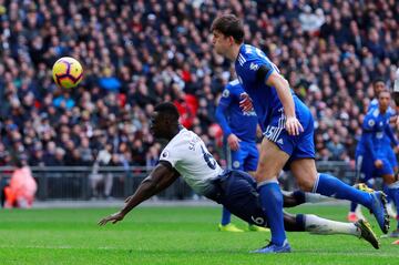 Tottenham gana 3-1 en casa con gol de Sánchez. Este es el noveno gol como profesional del colombiano.