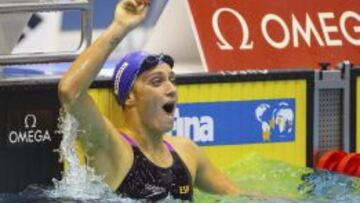 Mireia festeja su récord mundial del 400 libre en Berlin.