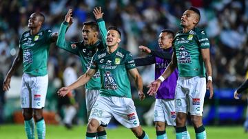 Jugadores de León festejan el pase a la Final