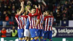 El Atlético de Madrid aplauda tras ganar al Leganés.