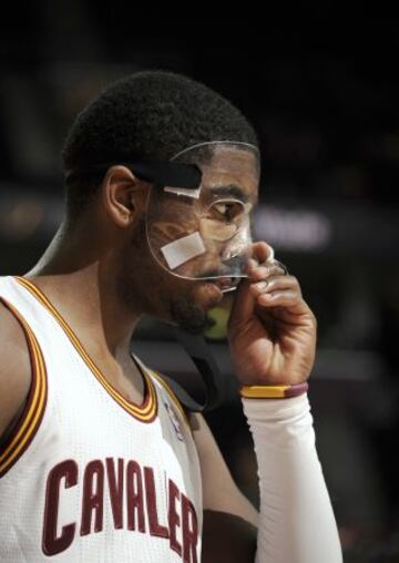 Todo un MVP del Mundial, también con protección. Kyrie Irving en diciembre de 2012.