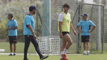 Jes¨²s V¨¢zquez, entre Espa?a y el Valencia