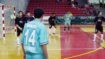 El Boomerang golea al Morlanwelz y es líder del Grupo A