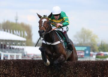 Aidan Coleman durante el Aintree Grand National.