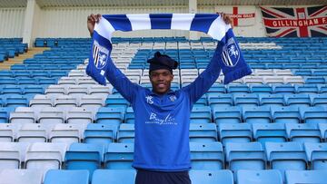 Gillingham presenta a Jorge Cabezas Hurtado.