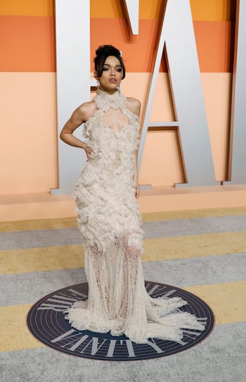 Rachel Zegler posa en la alfombra roja de la de la fiesta de los Oscar 2025 de Vanity Fair celebrada en Beverly Hills.