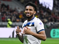 MILAN, ITALY - APRIL 20: Ederson of Atalanta celebrates his goal during the Serie A match between Milan and Atalanta at Stadio Giuseppe Meazza on April 20, 2025 in Milan, Italy. (Photo by Image Photo Agency/Getty Images)