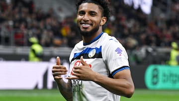 MILAN, ITALY - APRIL 20: Ederson of Atalanta celebrates his goal during the Serie A match between Milan and Atalanta at Stadio Giuseppe Meazza on April 20, 2025 in Milan, Italy. (Photo by Image Photo Agency/Getty Images)