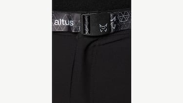 Así es el pantalón técnico de verano para ‘trekking’ y senderismo que se ha puesto de moda