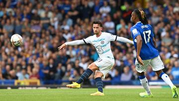 LIVERPOOL, ENGLAND - AUGUST 06: Ben Chilwell of Chelsea is marked by Alex Iwobi of Everton during the Premier League match between Everton FC and Chelsea FC at Goodison Park on August 06, 2022 in Liverpool, England. (Photo by Darren Walsh/Chelsea FC via Getty Images)