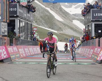Simon Yates fue el ganador de la etapa.


 GIRO DE ITALIA 2018