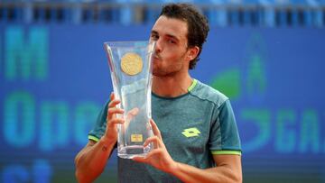 Cecchinato triunfa como 'lucky loser' ante Millman en Budapest