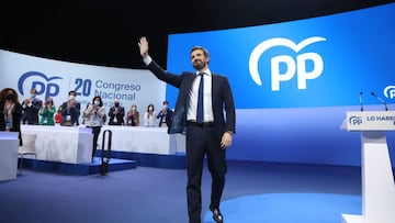 El presidente saliente, Pablo Casado, en su intervenci&oacute;n en el Palacio de Congresos y Exposiciones de Sevilla (FIBES) para participar en el XX Congreso extraordinario del PP, a 1 de abril de 2022, en Sevilla, Andaluc&iacute;a (Espa&ntilde;a). El Pa