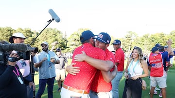 MONTREAL, QUEBEC - SEPTEMBER 29: Sam Burns and Keegan Bradley of the U.S. Team celebrate after defeating the International Team during Sunday Singles on day four of the 2024 Presidents Cup at The Royal Montreal Golf Club on September 29, 2024 in Montreal, Quebec, Canada. Vaughn Ridley/Getty Images/AFP (Photo by Vaughn Ridley / GETTY IMAGES NORTH AMERICA / Getty Images via AFP)