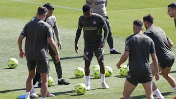 Los jugadores del Atlético durante el entrenamiento.