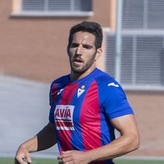 Oficial: El Elche ficha al central del Eibar Pedro Bigas