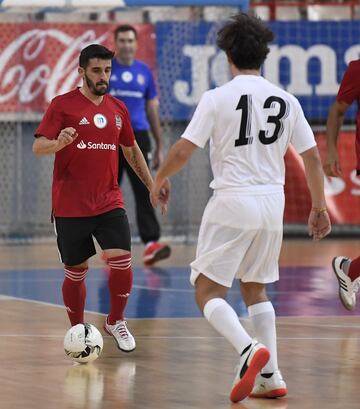 Partido benéfico entre Amigos de Benjamín y Ortiz contra Amigos de Ricardinho en el Polideportivo Municipal Jorge Carbajosa de Torrejón de Ardoz para el fomento del deporte en Guinea Ecuatorial.