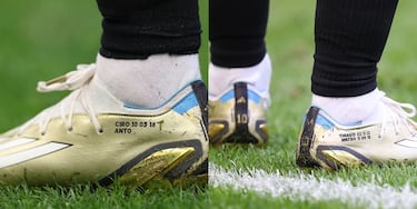 ¿Qué dicen y cuánto cuestan los botines dorados de Messi? El mensaje de Lionel en el Mundial de Qatar