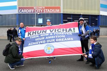 Los seguidores y la plantilla del Leicester han realizado un sentido homenaje a Vichai Srivaddhanaprabha antes del partido ante el Cardiff City.