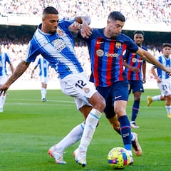 Una batalla por la posesión sin sol y con buen césped