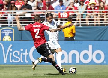 Penalti de Lindelof a Theo Hernández