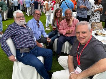 De izquierda a derecha, Faustino, Adelardo, Piluca, Joaquín Santisteban y el periodista Miguel Ángel Guijarro.