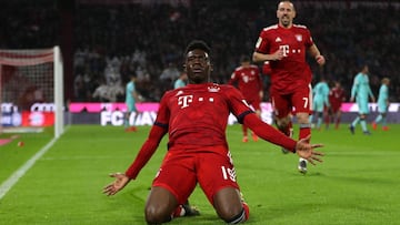 Alphonso Davies celebrando su primer gol con Bayern M&uacute;nich