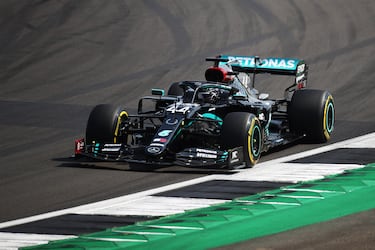 Séptimo título mundial para Lewis Hamilton, que empató en lo alto del palmarés con Michael Schumacher. Temporada marcada por la reducción del calendario debido a la pandemia mundial por la Covid19.