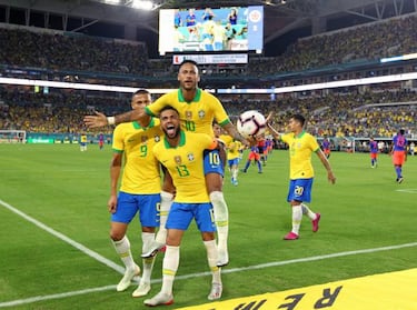 Neymar's brilliant Brazil comeback thrills Dani Alves