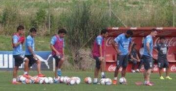 Un grupo de charrúas, entre ellos Corujo, antes de iniciar un trabajo.