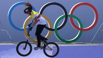 Colombia's Queen Saray Villegas Serna competes in the Women's Cycling BMX Freestyle Park qualification during the Paris 2024 Olympic Games in Paris, on July 30, 2024. (Photo by Emmanuel DUNAND / AFP)