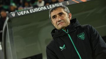 Razgrad (Bulgaria), 07/11/2024.- Bilbao head coach Ernesto Valverde looks on prior the UEFA Europa League match between PFC Ludogorets Razgrad and Athletic Club Bilbao in Razgrad, Bulgaria, 07 November 2024. EFE/EPA/BORISLAV TROSHEV